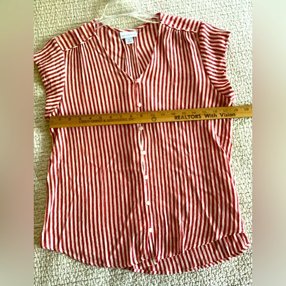 Liz Claiborne 100% rayon blouse, L, red/white vertical (slenderizing!) stripe. - Picture 5 of 6